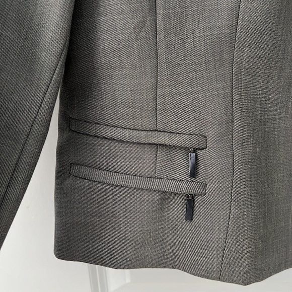 Anne Klein woman’s suit jacket. Gray. - Picture 4 of 8